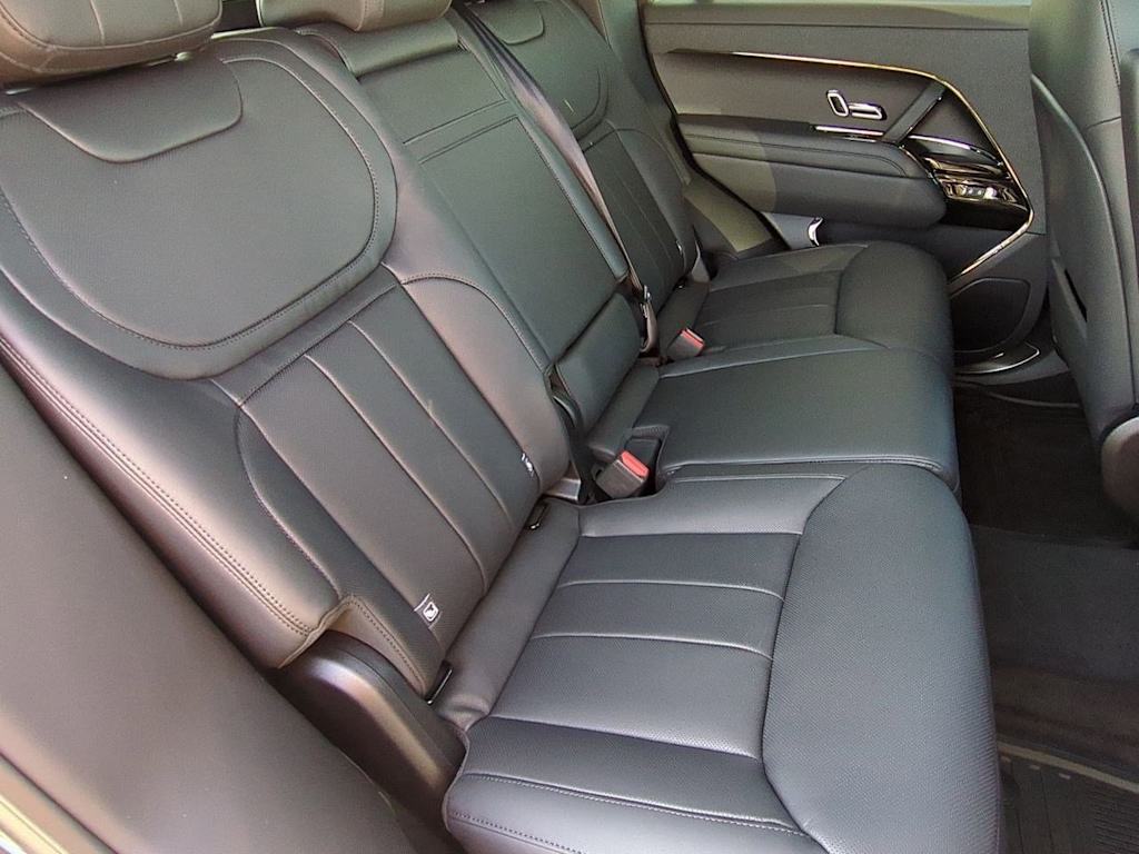 Thumbnail: 2025 Land Rover Range Rover Sport - 25