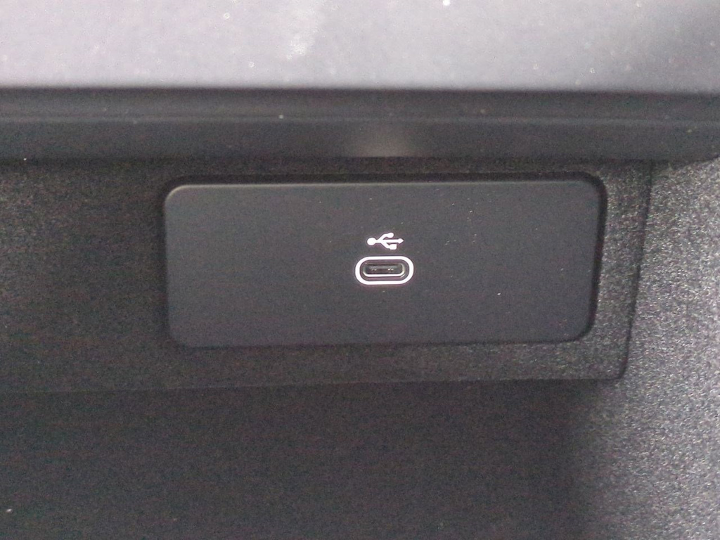 Thumbnail: 2025 Land Rover Range Rover Sport - 35