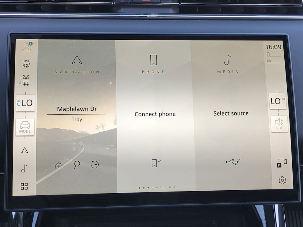 Thumbnail: 2025 Land Rover Range Rover Sport - 14