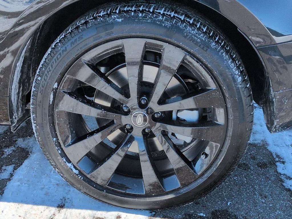 Thumbnail: 2025 Land Rover Range Rover Sport - 8