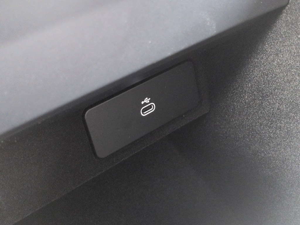 Thumbnail: 2026 Land Rover Range Rover Sport - 37