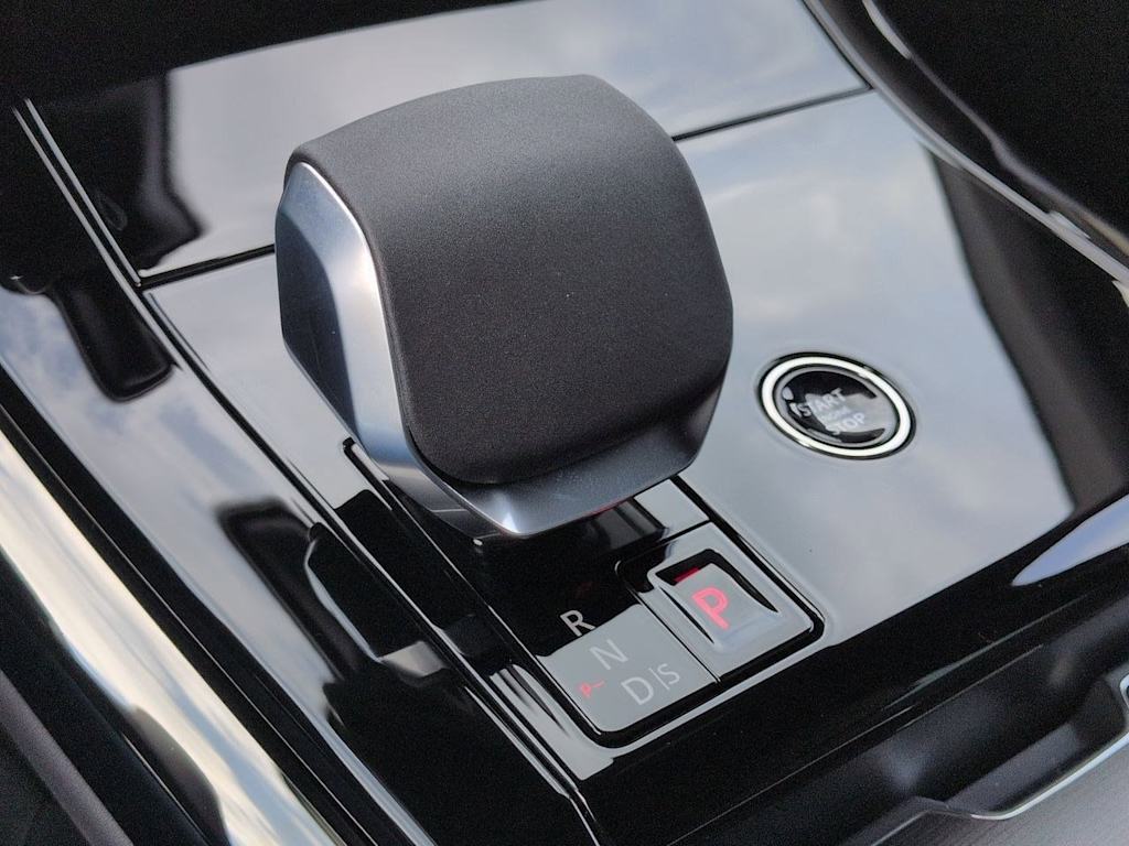 Thumbnail: 2026 Land Rover Range Rover Sport - 38