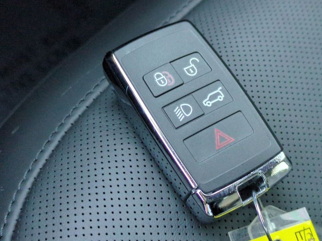 Thumbnail: 2025 Land Rover Range Rover Sport - 17