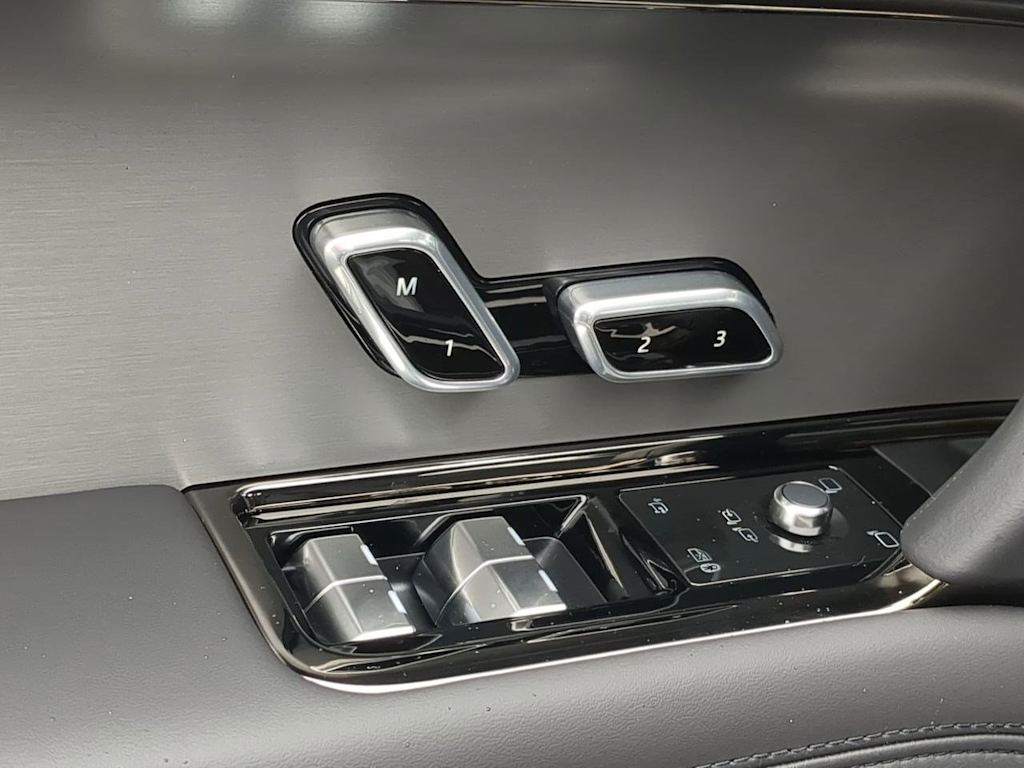 Thumbnail: 2025 Land Rover Range Rover Sport - 7