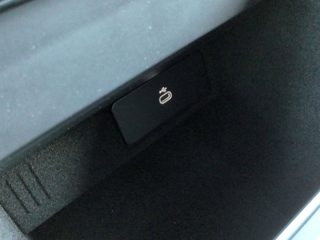 Thumbnail: 2026 Land Rover Range Rover Sport - 18