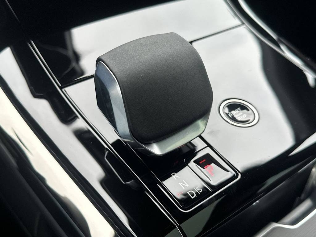 Thumbnail: 2026 Land Rover Range Rover Sport - 18