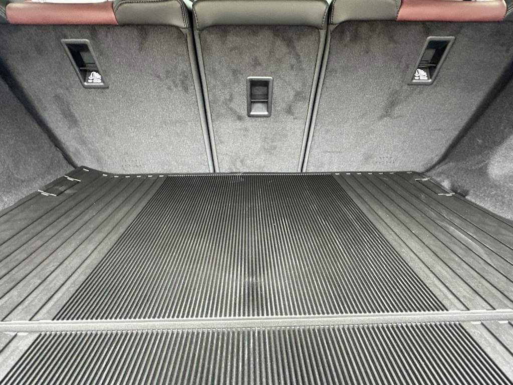 Thumbnail: 2026 Land Rover Range Rover Sport - 17