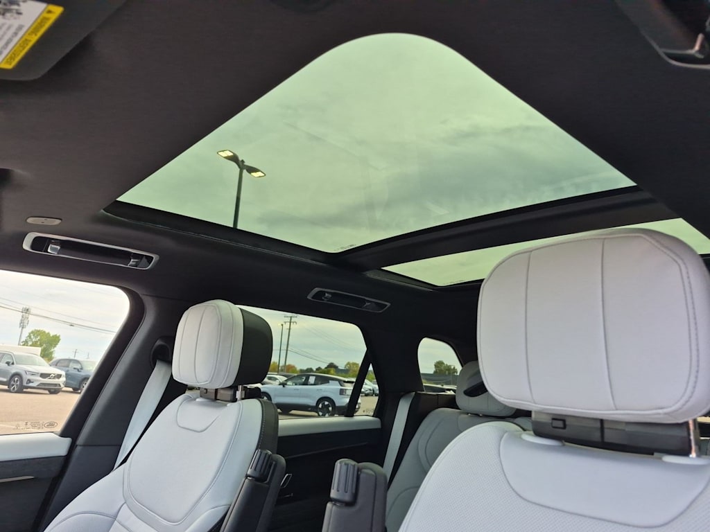 Thumbnail: 2027 Land Rover Range Rover Sport - 24