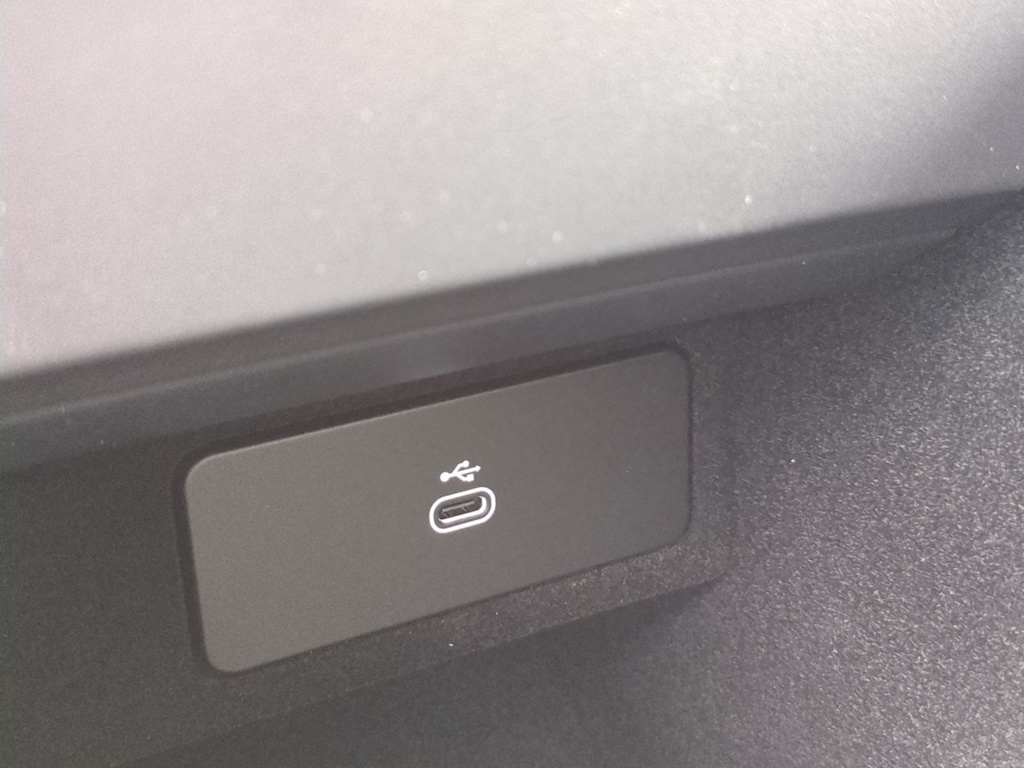 Thumbnail: 2027 Land Rover Range Rover Sport - 37