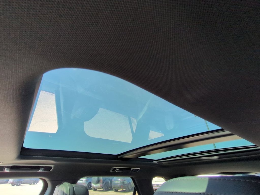 Thumbnail: 2026 Land Rover Range Rover Sport - 25