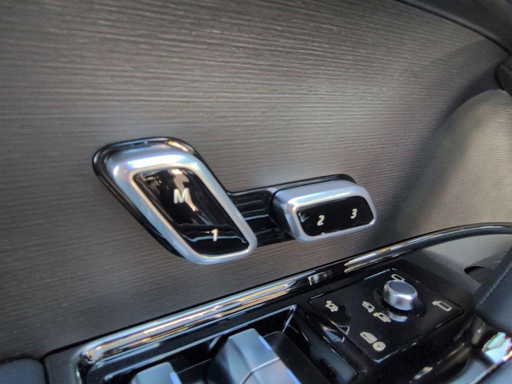 Thumbnail: 2026 Land Rover Range Rover Sport - 23