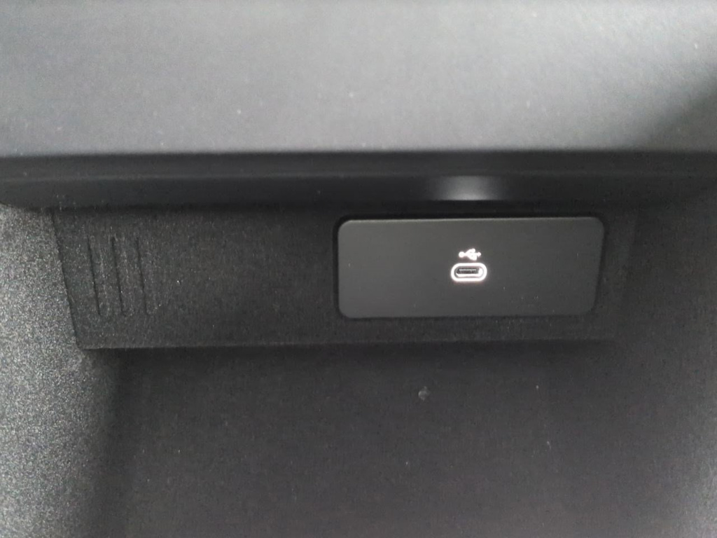 Thumbnail: 2026 Land Rover Range Rover Sport - 34