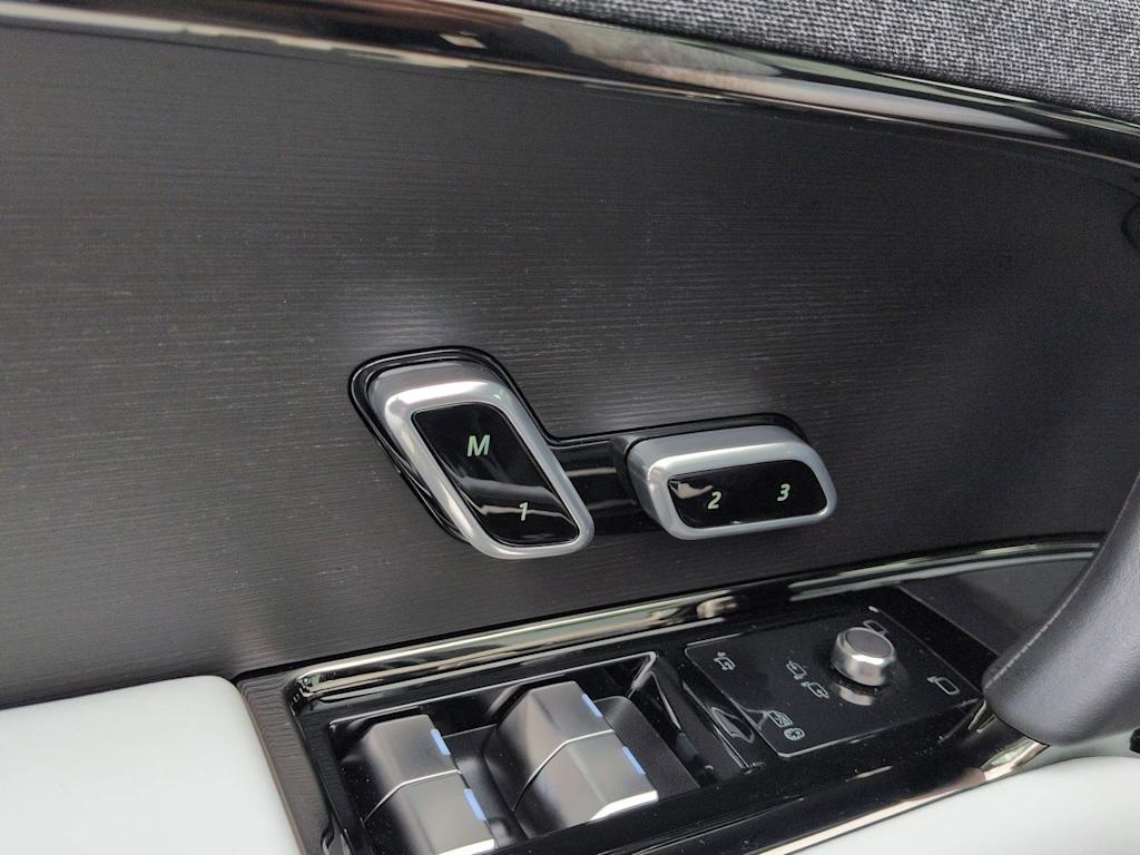 Thumbnail: 2026 Land Rover Range Rover Sport - 25