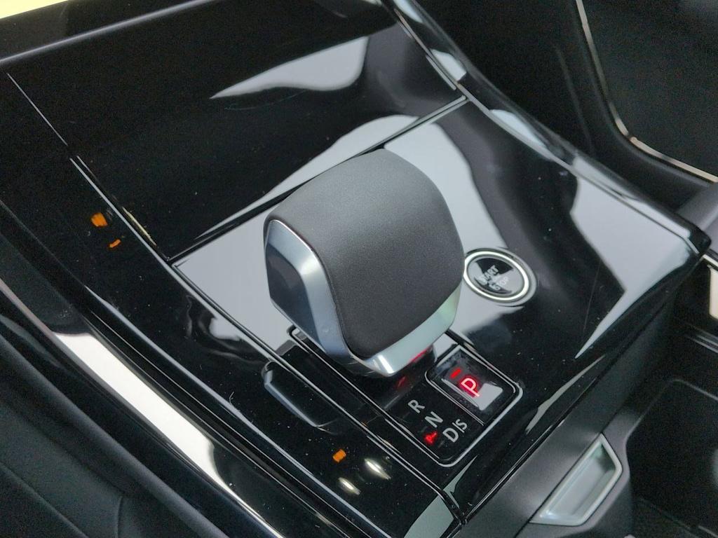 Thumbnail: 2026 Land Rover Range Rover Sport - 15