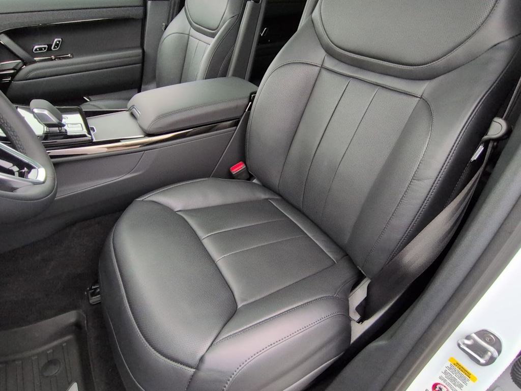 Thumbnail: 2026 Land Rover Range Rover Sport - 11
