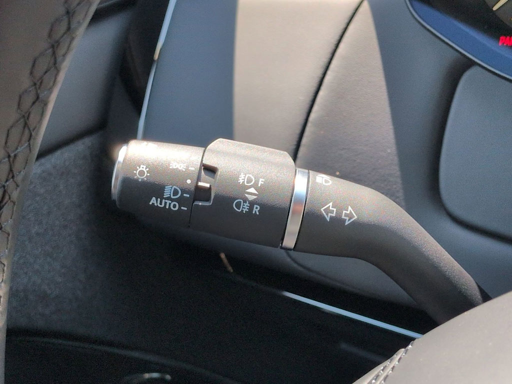 Thumbnail: 2026 Land Rover Range Rover Sport - 32