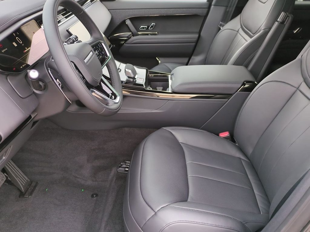 Thumbnail: 2025 Land Rover Range Rover Sport - 11