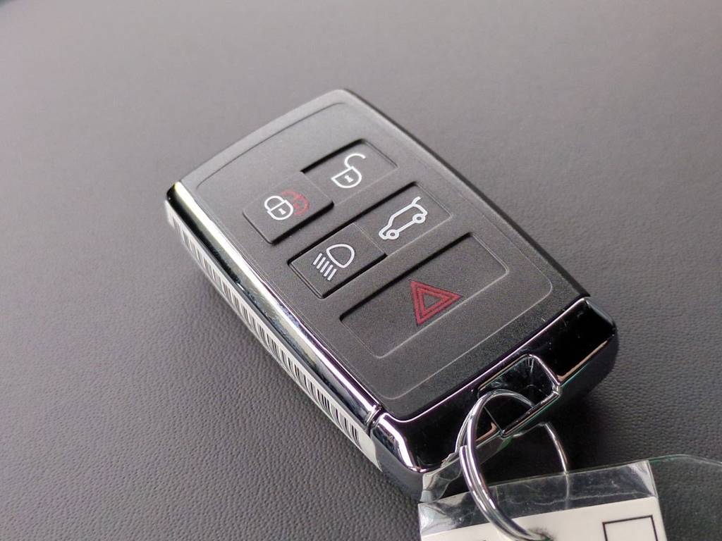 Thumbnail: 2025 Land Rover Range Rover Sport - 17