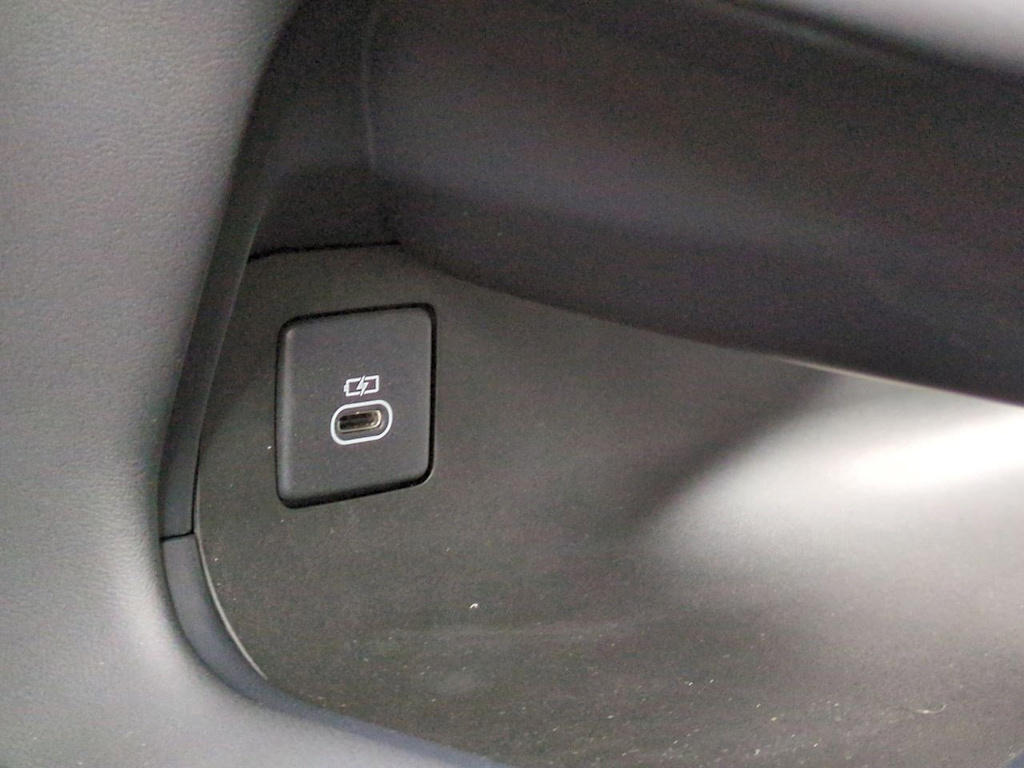 Thumbnail: 2025 Land Rover Range Rover Sport - 35