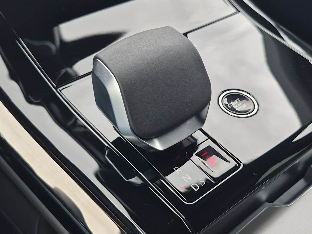 Thumbnail: 2026 Land Rover Range Rover Sport - 35