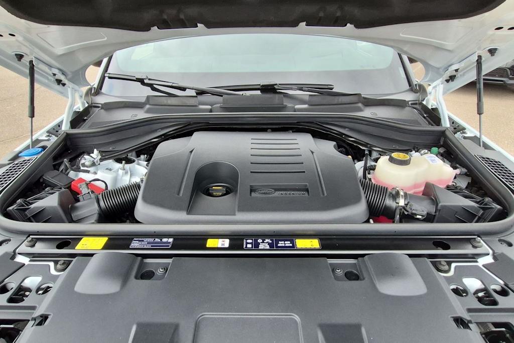 Thumbnail: 2026 Land Rover Range Rover Sport - 9