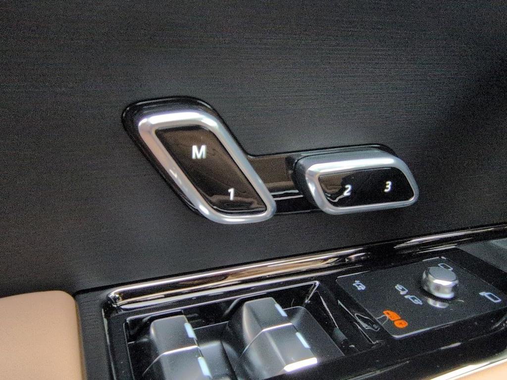 Thumbnail: 2026 Land Rover Range Rover Sport - 25