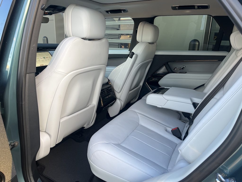 Thumbnail: 2023 Land Rover Range Rover Sport - 21