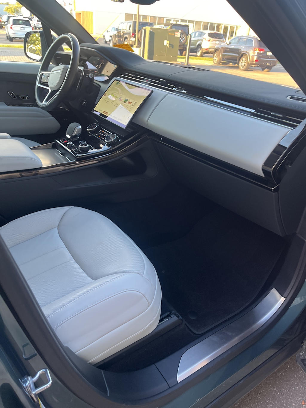 Thumbnail: 2023 Land Rover Range Rover Sport - 18