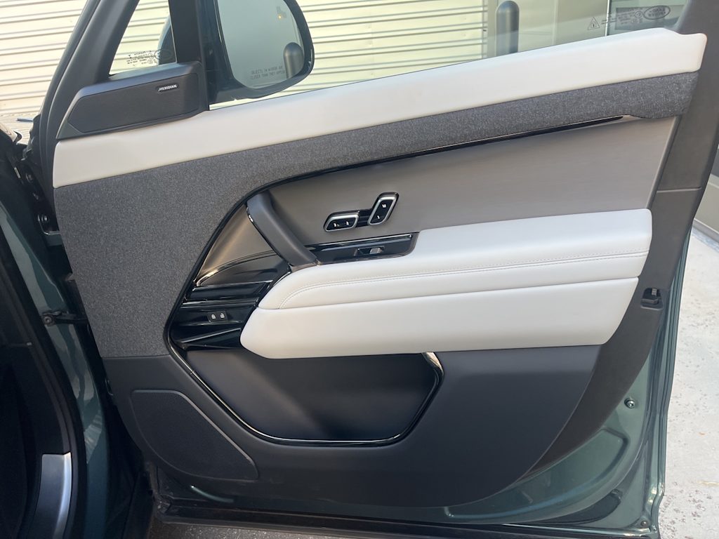 Thumbnail: 2023 Land Rover Range Rover Sport - 19