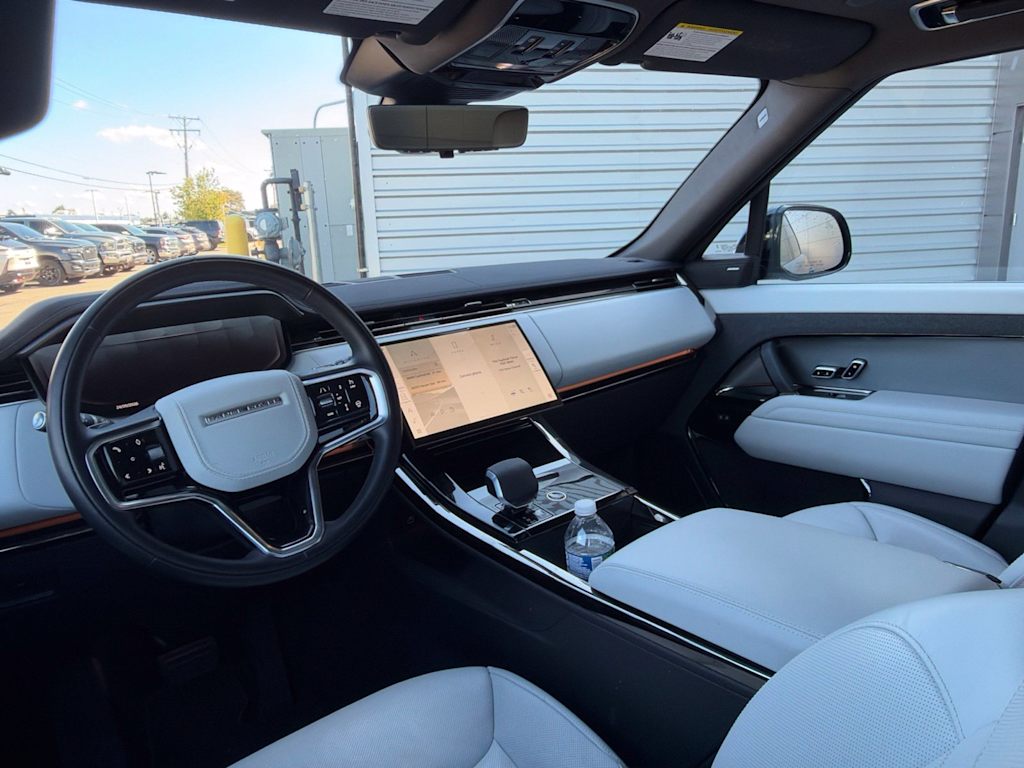 Thumbnail: 2025 Land Rover Range Rover Sport - 7