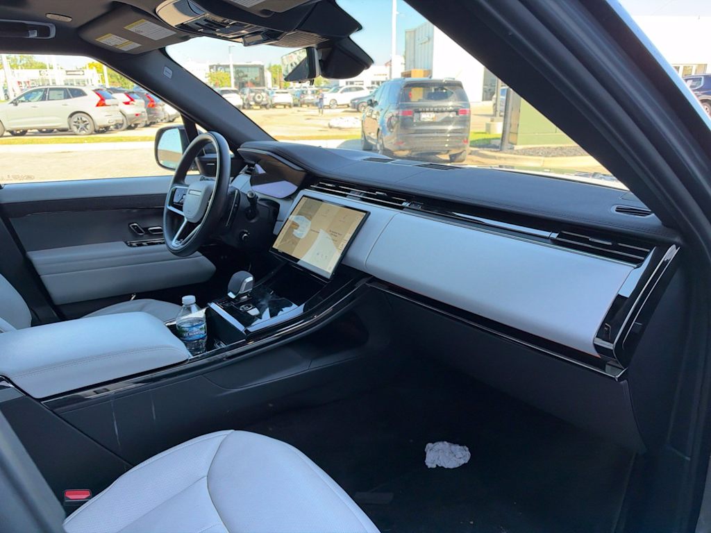Thumbnail: 2025 Land Rover Range Rover Sport - 9