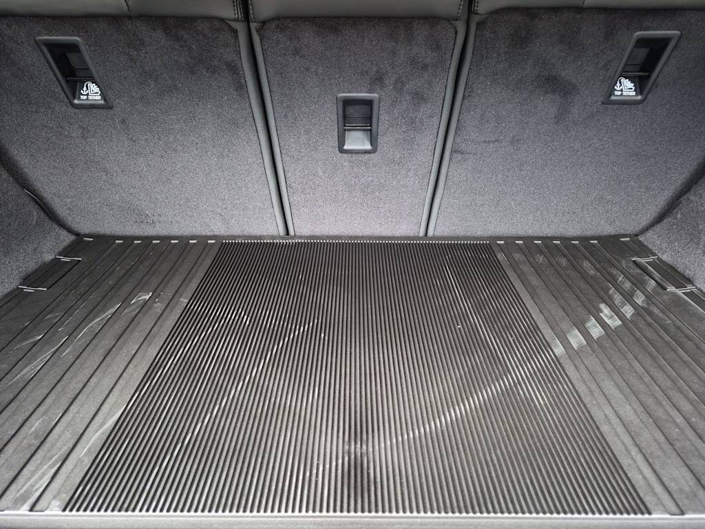 Thumbnail: 2026 Land Rover Range Rover Sport - 17