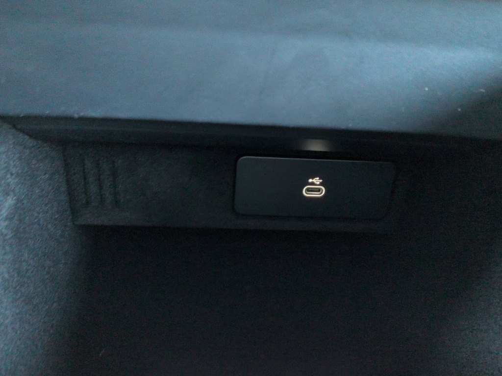 Thumbnail: 2026 Land Rover Range Rover Sport - 36