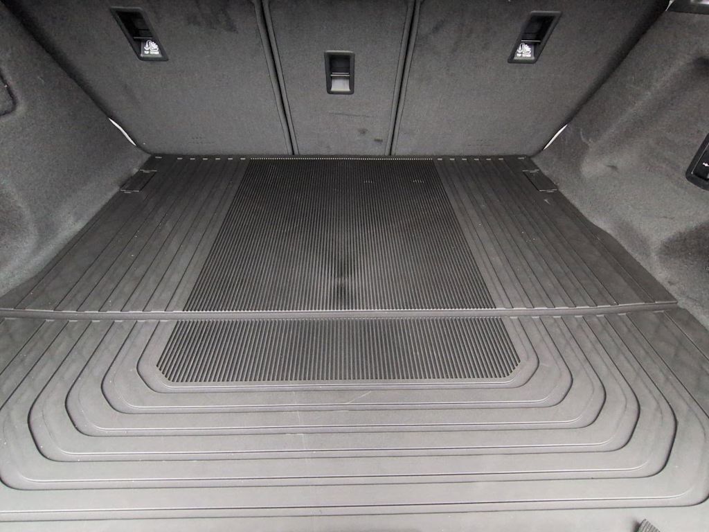 Thumbnail: 2026 Land Rover Range Rover Sport - 17