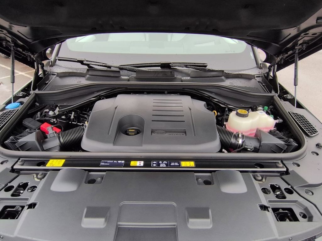 Thumbnail: 2026 Land Rover Range Rover Sport - 9