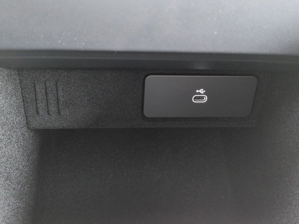 Thumbnail: 2026 Land Rover Range Rover Sport - 35