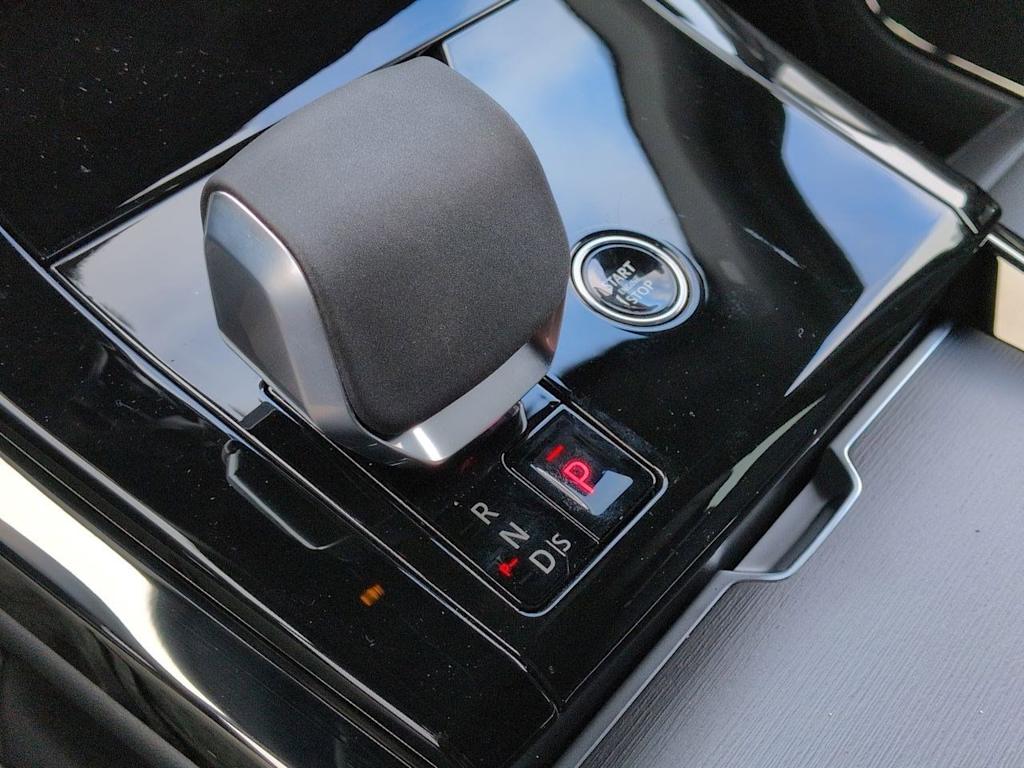 Thumbnail: 2026 Land Rover Range Rover Sport - 36