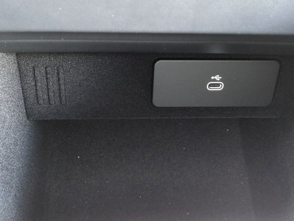 Thumbnail: 2026 Land Rover Range Rover Sport - 35