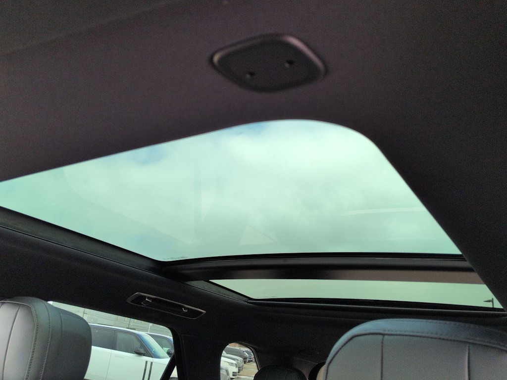 Thumbnail: 2026 Land Rover Range Rover Sport - 26