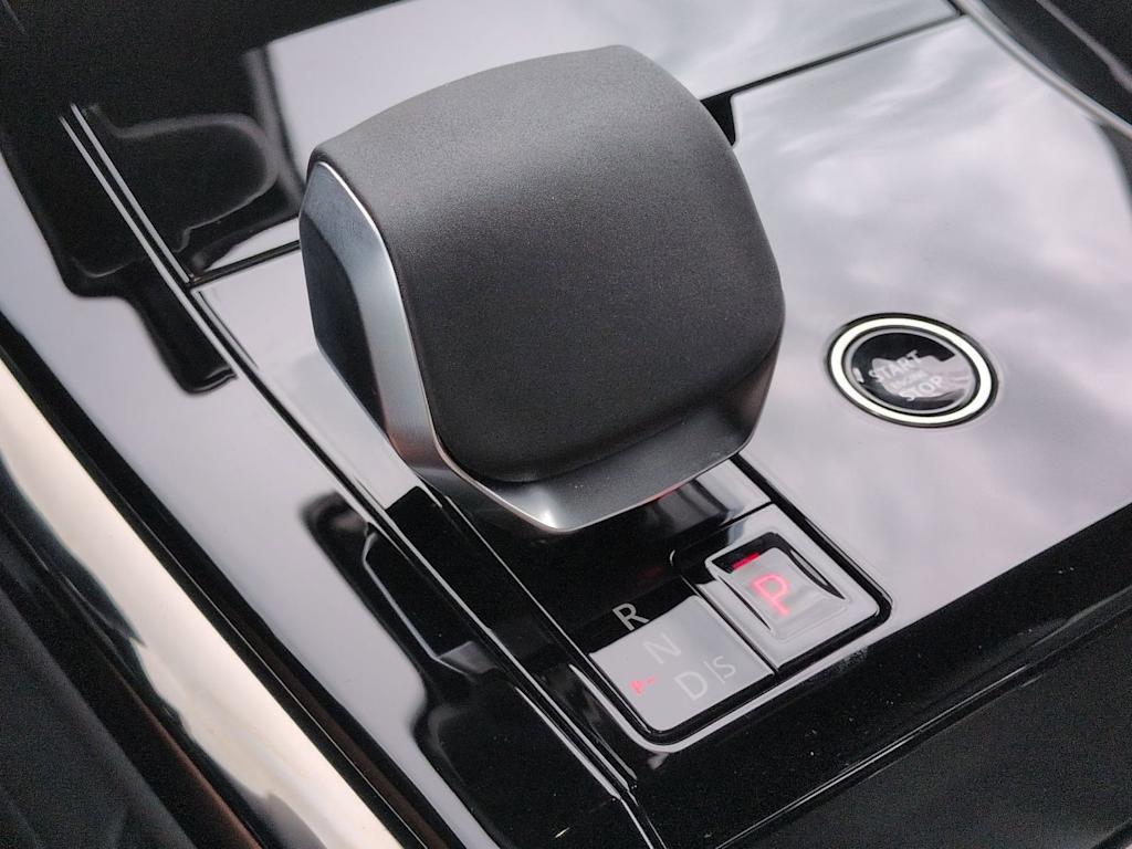 Thumbnail: 2026 Land Rover Range Rover Sport - 33