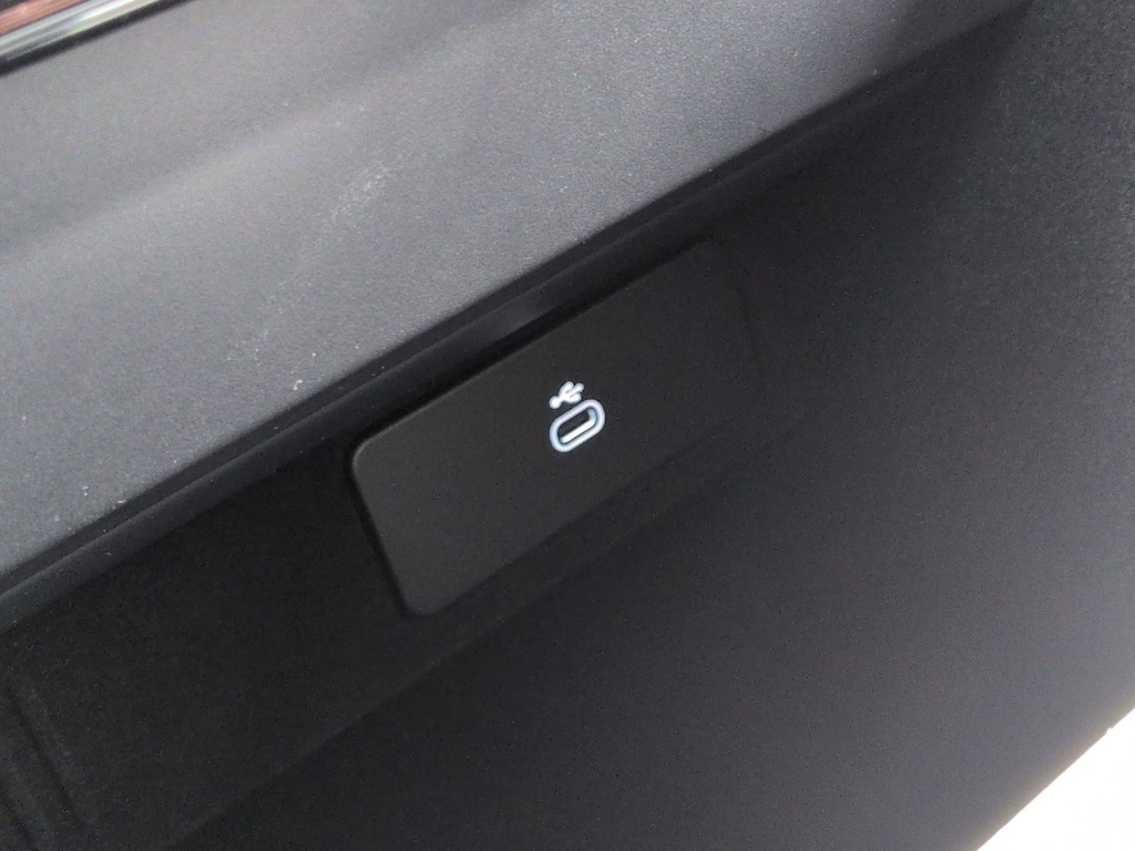 Thumbnail: 2026 Land Rover Range Rover Sport - 32