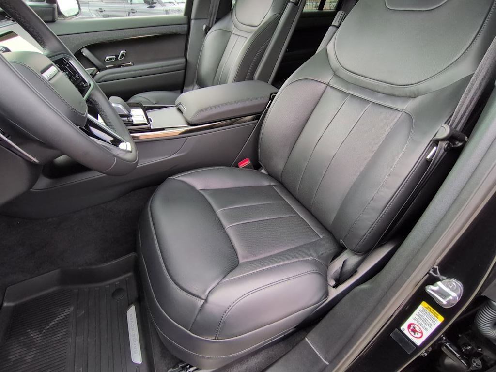 Thumbnail: 2026 Land Rover Range Rover Sport - 11