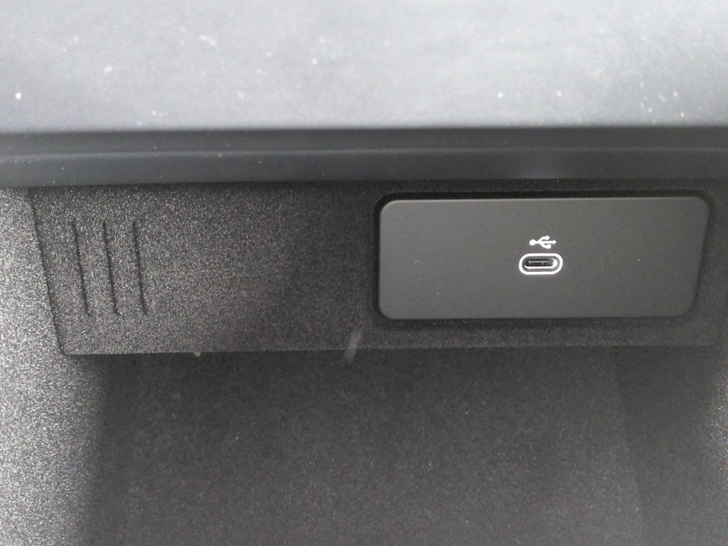 Thumbnail: 2026 Land Rover Range Rover Sport - 36