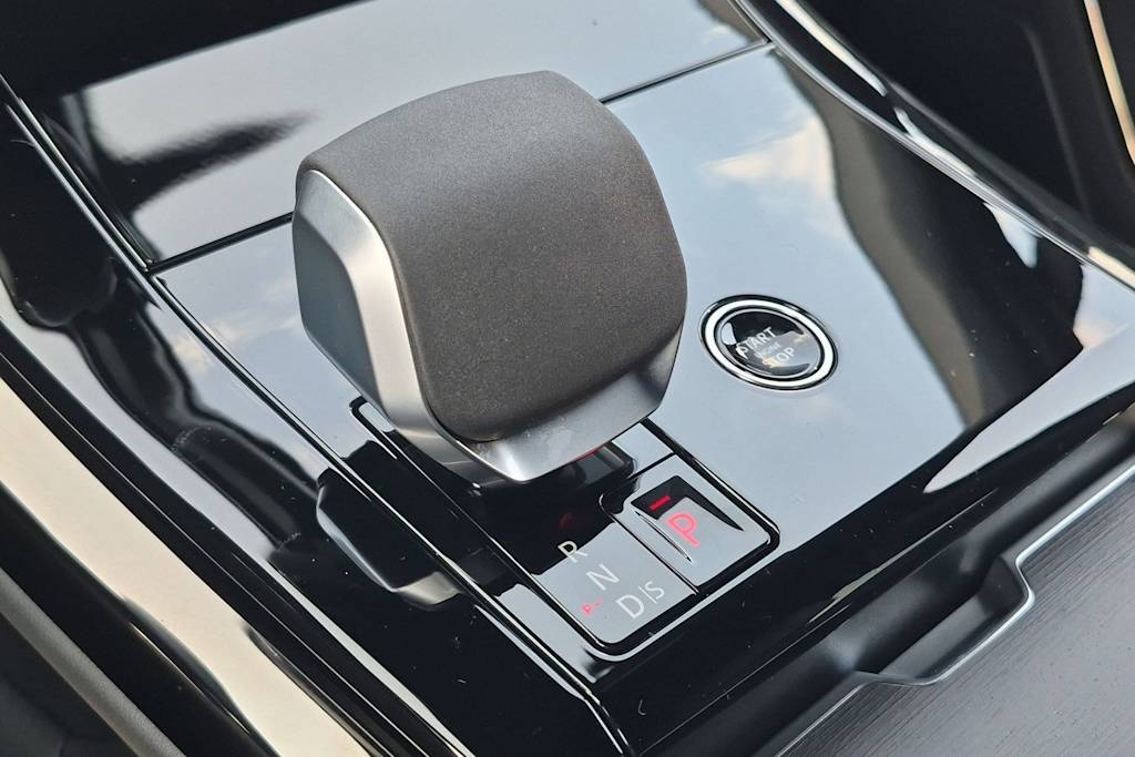 Thumbnail: 2026 Land Rover Range Rover Sport - 36