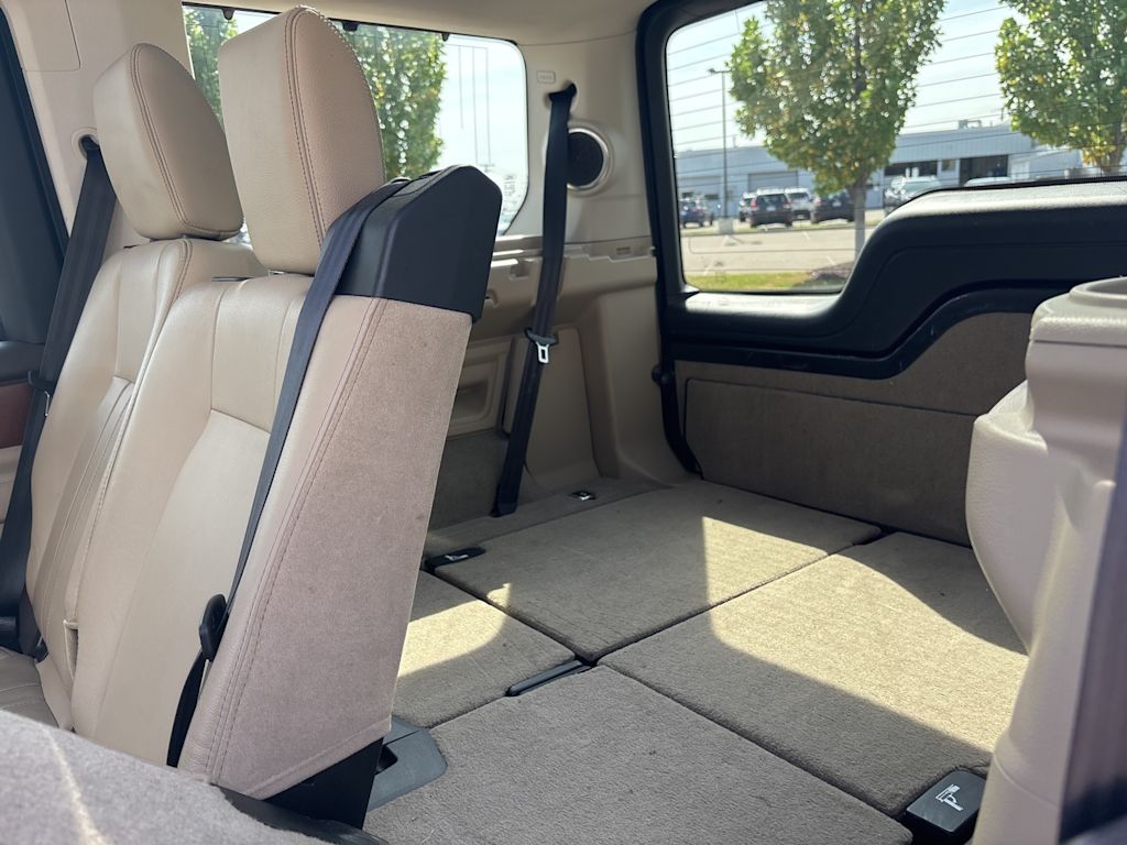 Thumbnail: 2016 Land Rover LR4 - 17