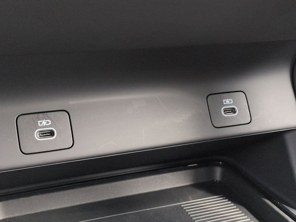 Thumbnail: 2025 Land Rover Discovery Sport - 36