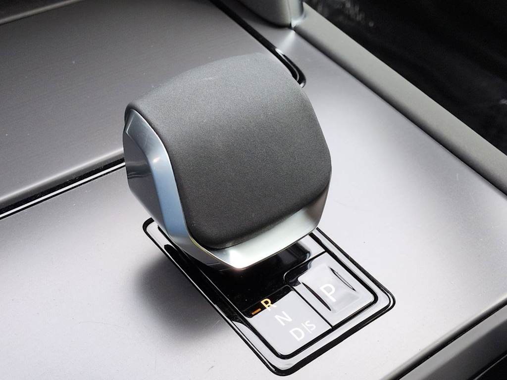 Thumbnail: 2025 Land Rover Discovery Sport - 18