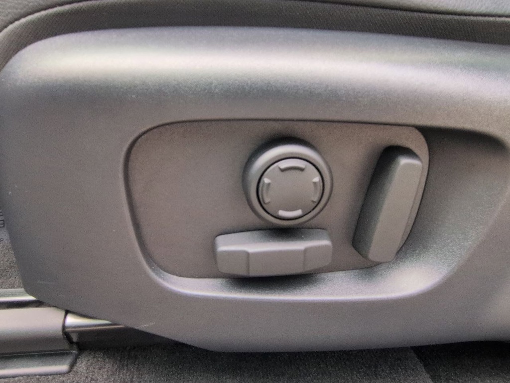 Thumbnail: 2025 Land Rover Discovery Sport - 25