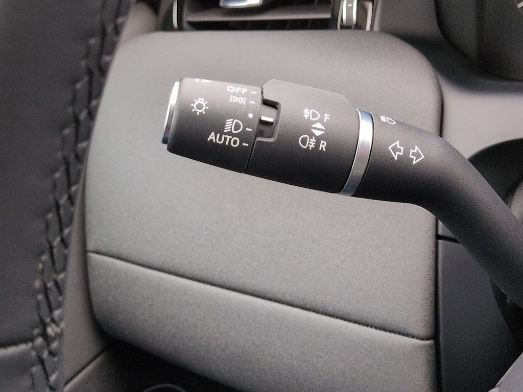 Thumbnail: 2025 Land Rover Discovery Sport - 32