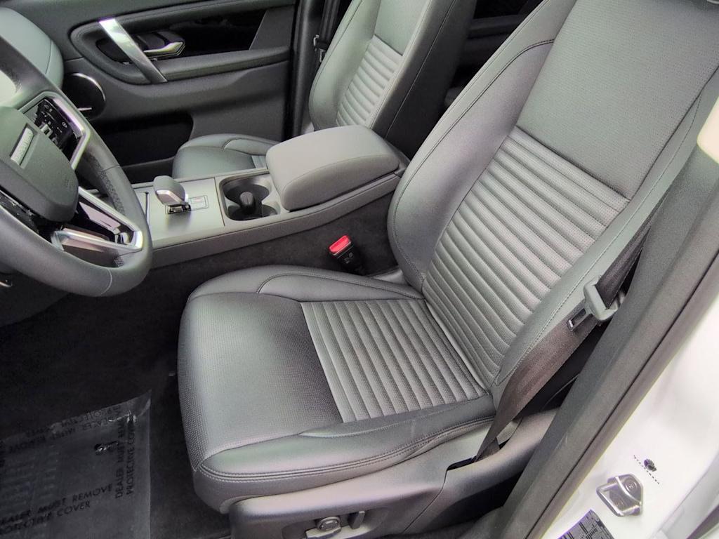Thumbnail: 2025 Land Rover Discovery Sport - 11